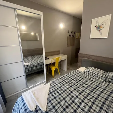 Hostel Grey Pokój Z łazienką , Darmowy Parking, Zameldowanie Bezobsługowe Poznań