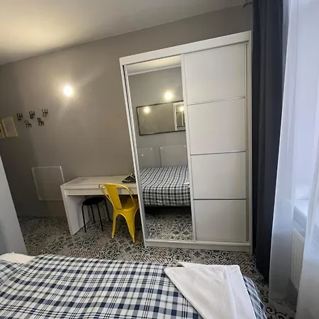 Grey Pokój Z łazienką , Darmowy Parking, Zameldowanie Bezobsługowe Hostel Poznań