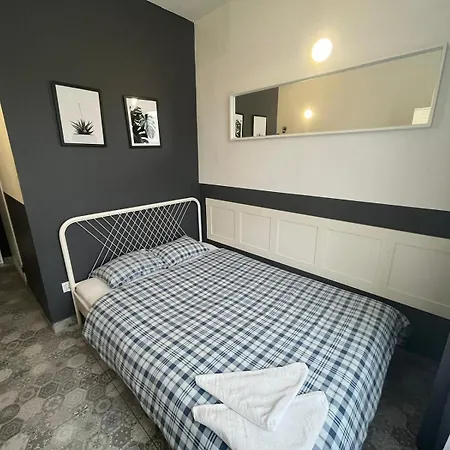 Grey Pokój Z łazienką , Darmowy Parking, Zameldowanie Bezobsługowe Hostel Poznań