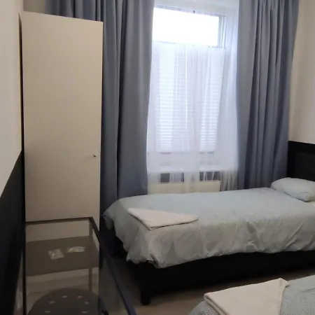 Grey Pokój Z łazienką , Darmowy Parking, Zameldowanie Bezobsługowe Hostel Poznań