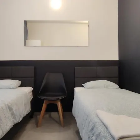 Grey Pokój Z łazienką , Darmowy Parking, Zameldowanie Bezobsługowe Hostel *