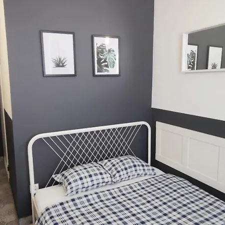 Hostel Grey Z Lazienka, Free Parking & Self Check-in *
