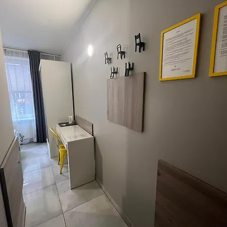 Grey Z Lazienka, Free Parking & Self Check-in Hostel *