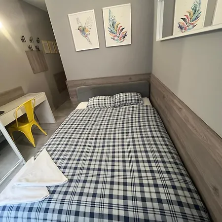 Hostel Grey Z Lazienka, Free Parking & Self Check-in *