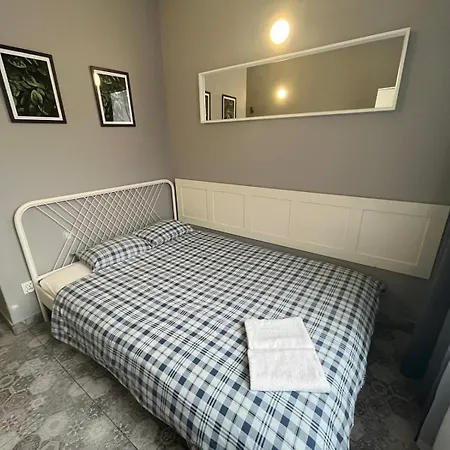 Grey Z Lazienka, Free Parking & Self Check-in Hostel Poznan