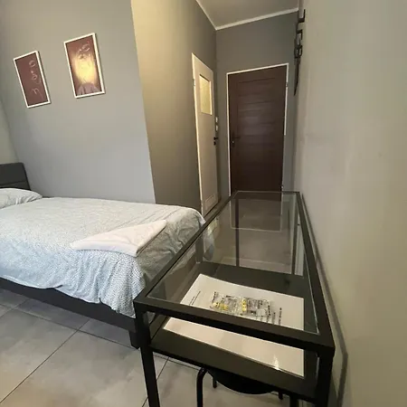 Grey Z Lazienka, Free Parking & Self Check-in Hostel
