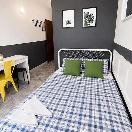 Hostel Grey Z Lazienka, Free Parking & Self Check-in Poznan