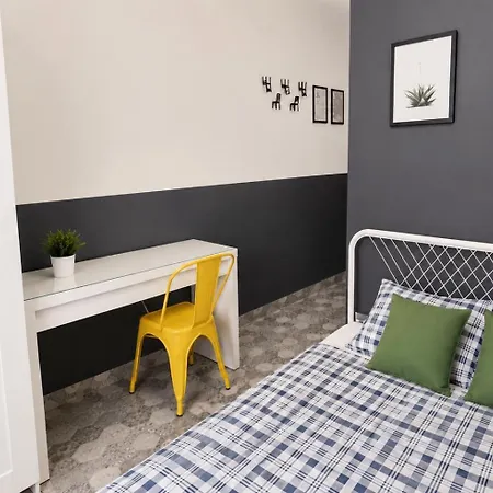 Grey Z Lazienka, Free Parking & Self Check-in Hostel Poznan