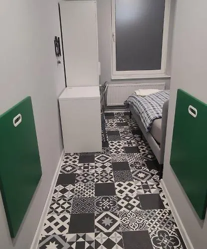 Grey Pokój Z łazienką , Darmowy Parking, Zameldowanie Bezobsługowe Hostel *