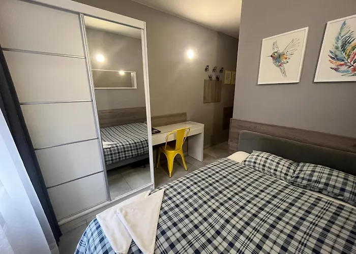 Hostel Grey Pokój Z łazienką , Darmowy Parking, Zameldowanie Bezobsługowe Poznań