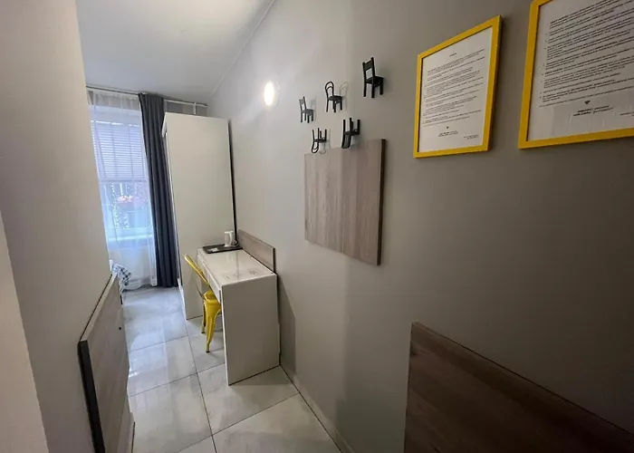 Grey Pokój Z łazienką , Darmowy Parking, Zameldowanie Bezobsługowe Hostel *