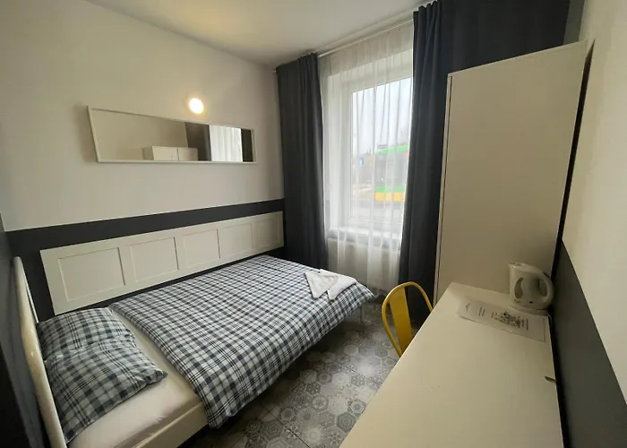 Grey Pokój Z łazienką , Darmowy Parking, Zameldowanie Bezobsługowe Hostel *