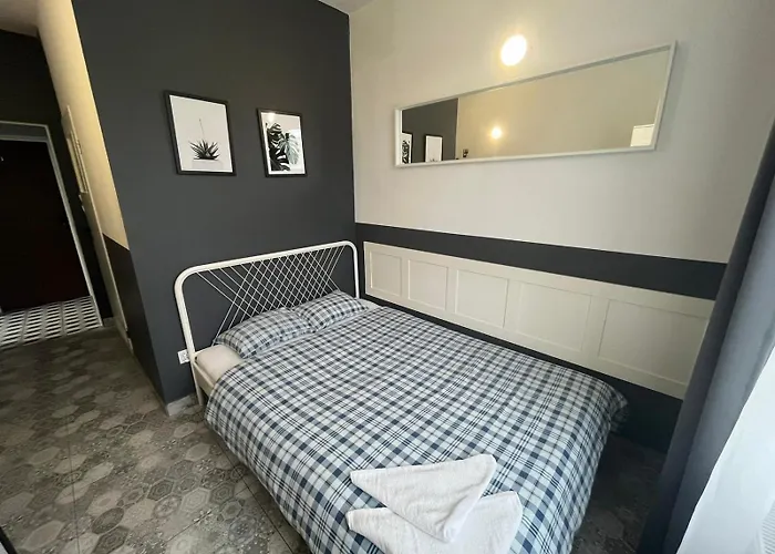 Grey Pokój Z łazienką , Darmowy Parking, Zameldowanie Bezobsługowe Hostel Poznań