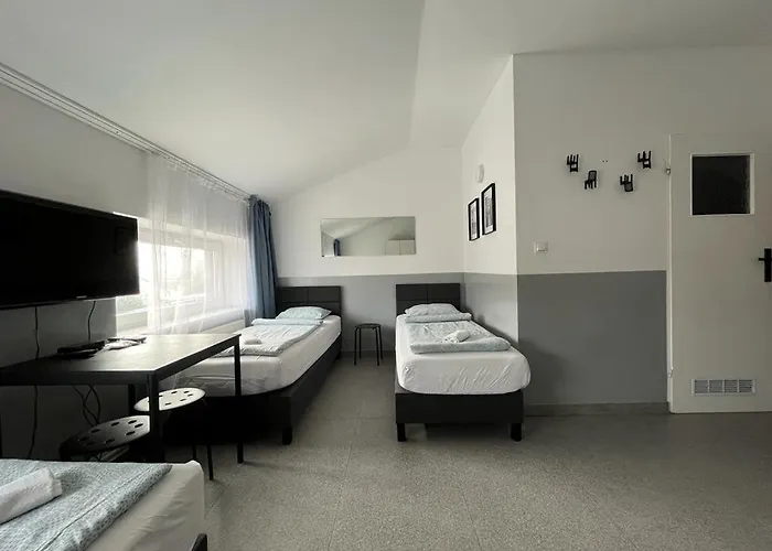 Grey Pokój Z łazienką , Darmowy Parking, Zameldowanie Bezobsługowe Hostel